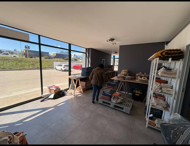322M² WAREHOUSE TO LET IN FIRGROVE